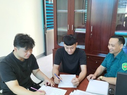 Hai anh em sinh đôi cùng viết đơn tình nguyện tham gia nghĩa vụ Công an nhân dân