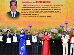 Nghệ nhân nhân dân Nguyễn Văn Tĩnh được Thành phố Hà Nội tặng danh hiệu 
