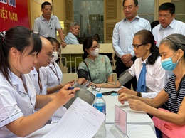Hà Nội luôn quan tâm chăm sóc người cao tuổi được sống khỏe mạnh, an vui và có ích