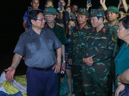 Thủ tướng kiểm tra công tác ứng phó mưa lũ tại khu vực xung yếu của Hà Nội