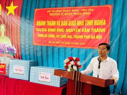 Bàn giao nhà tình nghĩa cho gia đình thương binh Nguyễn Văn Thành ở thôn Gò Sống - xã Suối Hai