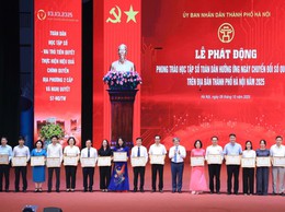 Phường Dương Nội được Thành phố tặng Bằng khen trong Chiến dịch 45 ngày đêm ra quân hỗ trợ chuyển đổi số trong giai đoạn đầu vận hành mô hình chính quyền địa phương hai cấp