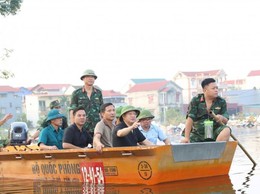 Xã Tiến Thắng hỗ trợ người dân khắc phục hậu quả mưa lũ