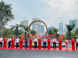 Gắn biển công trình Công viên Cầu Giấy: Công trình tiêu biểu chào mừng kỷ niệm 71 năm Ngày giải phóng Thủ đô (10/10/1954 - 10/10/2025) và chào mừng Đại hội đại biểu Đảng bộ thành phố Hà Nội lần thứ XVIII