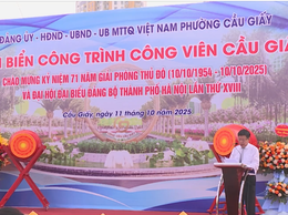 Gắn biển công trình Công viên Cầu Giấy