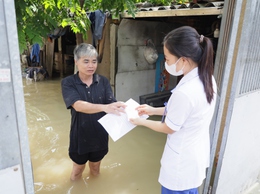 CDC Hà Nội tăng cường giám sát, hỗ trợ vệ sinh môi trường và phòng chống dịch sau bão, mưa lũ tại xã Đa Phúc