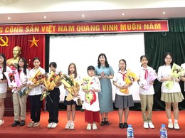 Biểu dương 100 trẻ em gái chăm ngoan, học giỏi