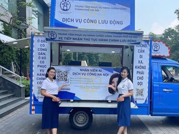 Xe Dịch vụ công lưu động đến xã Mỹ Đức: Người dân nộp hồ sơ hành chính ngay tại Nhà văn hoá thôn Đồi Dùng