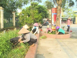 Xã Phúc Lộc ra quân tổng vệ sinh môi trường chào mừng Đại hội Đảng bộ thành phố lần thứ XVIII và thực hiện Nghị quyết Đảng ủy xã về bảo vệ môi trường