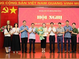 Xã Đoài Phương trao tặng Kỷ niệm chương “Vì sự nghiệp công tác tổ chức xây dựng Đảng” và Quyết định thôi công tác Hội CCB