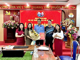
Chi bộ Trường THCS Đỗ Ngọc Du tổ chức lễ kết nạp Đảng viên mới