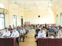 Đồng chí Bí thư Đảng ủy dự sinh hoạt tại thôn Nội