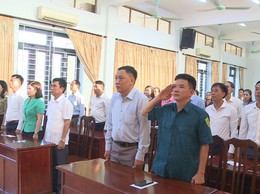 UBMTTQ Việt Nam, Ban CHQS và Trung tâm VH-TT&TT xã Phúc Lộc tổ chức nghi lễ chào cờ đầu tuần, phát động ủng hộ đồng bào bị ảnh hưởng bão lũ