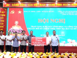 Xã Mỹ Đức trao tặng 35 bộ máy tính cho 35 thôn phục vụ công tác chuyển đổi số ở cơ sở