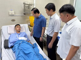 Lãnh đạo phường Văn Miếu – Quốc Tử Giám thăm hỏi chiến sĩ nghĩa vụ bị thương khi làm nhiệm vụ