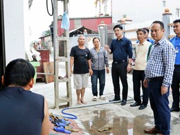 Xã Đa Phúc - Lãnh đạo thăm hỏi, động viên và tặng quà hộ dân bị ngập lụt!