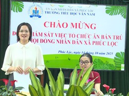Đoàn giám sát của HĐND xã tiến hành giám sát công tác tổ chức ăn bán trú tại trường Tiểu học Vân Nam và trường Tiểu học Vân Hà