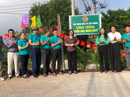 Gắn biển các công trình Chào mừng kỷ niệm 95 năm Ngày thành lập Hội Nông dân Việt Nam (14/10/1930- 14/10/2025)