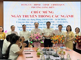 Phường Long Biên tổ chức gặp mặt kỷ niệm 95 năm ngày truyền thống các ngành công tác xây dựng Đảng, 77 năm ngành Kiểm tra Đảng và ngày Phụ nữ Việt Nam 20/10
