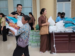 Hội Phật tử xã Phú Xuyên quyên góp ủng hộ đồng bào Thái Nguyên bị ảnh hưởng thiên tai