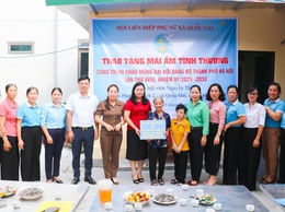 Hội LHPN xã Quốc Oai bàn giao nhà mái ấm tình thương cho hội viên phụ nữ có hoàn cảnh khó khăn tại thôn Phượng Cách 2