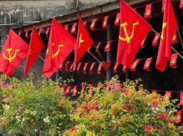 XÃ HƯNG ĐẠO – RỰC RỠ SẮC CỜ CHÀO MỪNG ĐẠI HỘI ĐẢNG BỘ THÀNH PHỐ LẦN THỨ XVIII