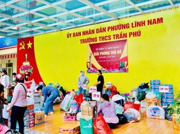 Phường Lĩnh Nam: Chung tay ủng hộ đồng bào bị ảnh hưởng bão lụt