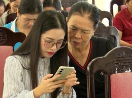 Phượng Dực ra mắt điểm 
