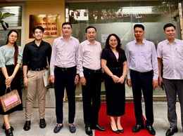UBND phường Cửa Nam tiếp đoàn công tác UBND phường Mông Dương (Quảng Ninh) đến tham quan, học tập, trao đổi kinh nghiệm trong ứng dụng robot