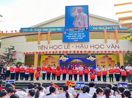 Trường THCS Đền Lừ tổ chức các hoạt động ý nghĩa trong buổi sinh hoạt tập thể đầu tuần