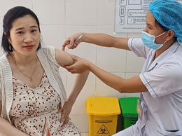Trạm Y tế phường thực hiện hoạt động công tác chuyên môn tiêm chủng mở rộng tháng 10 cho trẻ từ 0- 5 tuổi và bà mẹ mang thai (đợt 2).