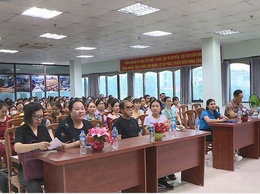 Công ty TNHH Bona Apparel Việt Nam, xã Phúc Thọ tuyên truyền, tư vấn pháp luật cho công nhân lao động