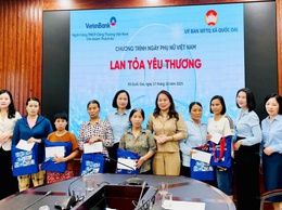 Mặt trận Tổ quốc xã Quốc Oai phối hợp Ngân hàng VietinBank trao quà hỗ trợ phụ nữ có hoàn cảnh đặc biệt khó khăn