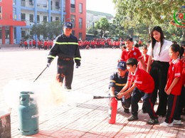 Trường Tiểu học Quốc Oai A tổ chức hoạt động trải nghiệm, tuyên truyền và thực hành kỹ năng Phòng cháy chữa cháy và Cứu nạn cứu hộ