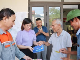 Thôn Đa Phúc tổ chức tập huấn ứng dụng trí tuệ nhân tạo AI và chuyển đổi số cho người cao tuổi