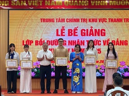 BẾ GIẢNG LỚP BỒI DƯỠNG NHẬN THỨC VỀ ĐẢNG KHÓA V NĂM 2025