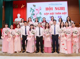 Văn phòng Hội đồng nhân dân và Ủy ban nhân dân xã  Quốc Oai tổ chức gặp mặt kỷ niệm 95 năm ngày thành lập Hội Liên hiệp Phụ nữ Việt Nam 20/10