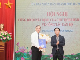 Hội nghị công bố quyết định của Chủ tịch UBND Thành phố về công tác cán bộ phường Nghĩa Đô.