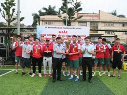 Trao Cúp Vô địch Giải Bóng đá và Giải Nhất kéo co Đại hội thể dục thể thao phường Kiến Hưng lần thứ nhất năm 2025