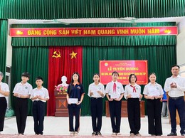 Chi hội Khuyến học Phú Vinh Tuyên dương học sinh, sinh viên xuất sắc năm học 2024 - 2025