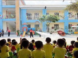 Trường Mầm non Tản Viên tổ chức tập huấn kỹ năng phòng cháy, chữa cháy, cứu nạn cứu hộ cho CBGVNV và học sinh nhà trường