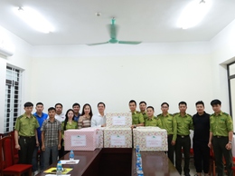 Vườn Quốc gia Ba Vì trao quà Trung thu cho thiếu nhi các thôn vùng đệm VQG Ba Vì của xã Suối Hai
