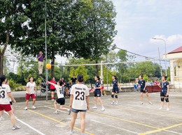 Chi hội Phụ nữ thôn Vân Lôi sôi nổi giao lưu bóng chuyền kỷ niệm Ngày thành lập Hội LHPN Việt Nam và Ngày Phụ nữ Việt Nam 20/10