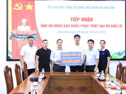 Ủy ban Mặt trận Tổ quốc Việt Nam xã Thư Lâm tổ chức tiếp nhận ủng hộ đồng bào khắc phục thiệt hại do bão lũ từ đoàn công tác phường Phúc Lợi, thành phố Hà Nội.