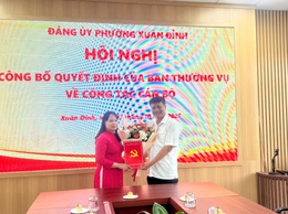 Phường Xuân Đỉnh tổ chức Hội nghị công bố và trao quyết định về công tác cán bộ