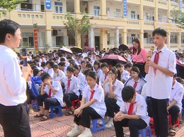 HỘI LHPN XÃ PHÚC THỌ TUYÊN TRUYỀN PHÒNG CHỐNG XÂM HẠI TRẺ EM VÀ BẠO LỰC HỌC ĐƯỜNG CHO HỌC SINH TRƯỜNG THCS THỊ TRẤN PHÚC THỌ