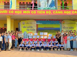 Các trường học trên địa bàn xã ủng hộ sách vở, đồ dùng cho học sinh vùng lũ 