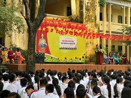 Tuyên truyền chủ đề: “Chúng em với An toàn thông” tại trường Trung học cơ sở Trung Hòa