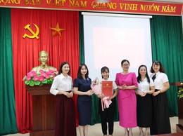 Chi bộ Trường Mầm non Trung Hòa tổ chức Lễ kết nạp
 Đảng viên mới
