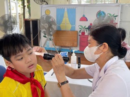Theo dõi sức khỏe học sinh, phát hiện sớm, điều trị kịp thời các trường hợp mắc bệnh